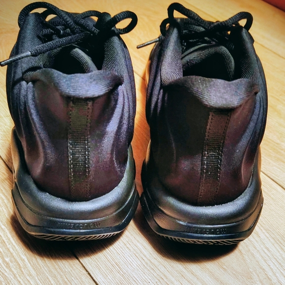 New Without Tags Nike Black and Metallic Running Shoes - Picture 8 of 8